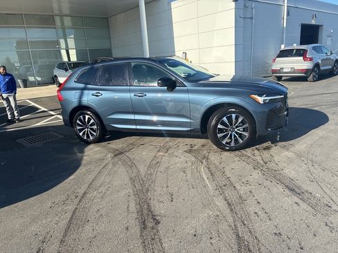 Certified 2025 Volvo XC60 B5 Plus image 2