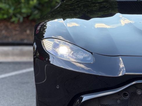 Used 2019 Aston Martin V8 Vantage Coupe RWD image 4