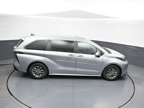 Certified 2024 Toyota Sienna XLE AWD/4WD image 39