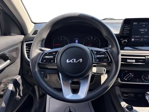 Used 2023 Kia Seltos LX AWD/4WD image 15