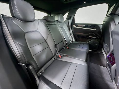 New 2026 Porsche Cayenne Base image 28