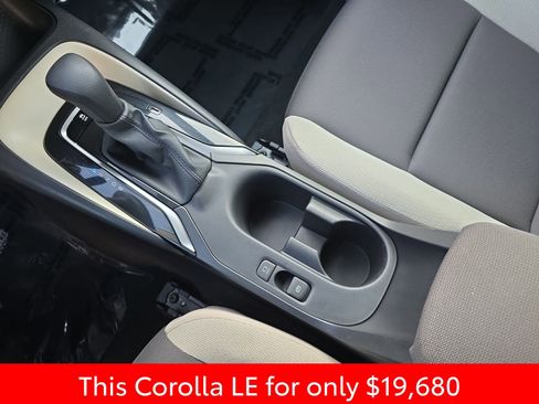 Used 2025 Toyota Corolla LE image 30