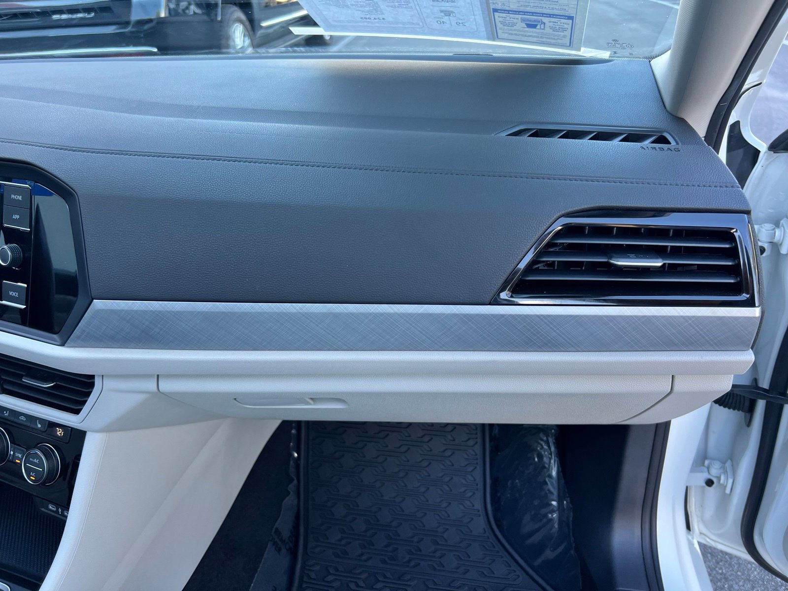 Used 2024 Volkswagen Jetta SE w/ Panoramic Sunroof Package FWD image 68