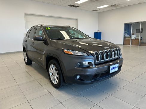 Used 2014 Jeep Cherokee Latitude AWD/4WD image 4
