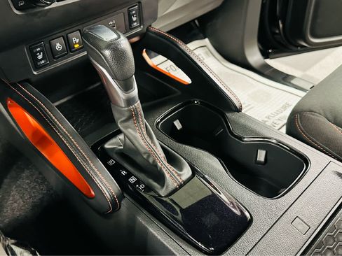 Used 2023 Nissan Frontier PRO-4X w/ Pro Convenience Package image 11