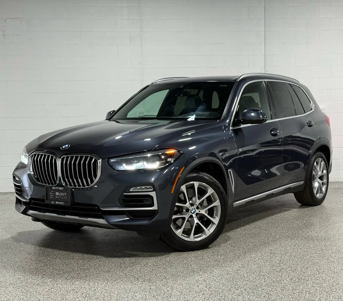 Used 2021 BMW X5 xDrive40i w/ Premium Package 2 AWD/4WD image 2
