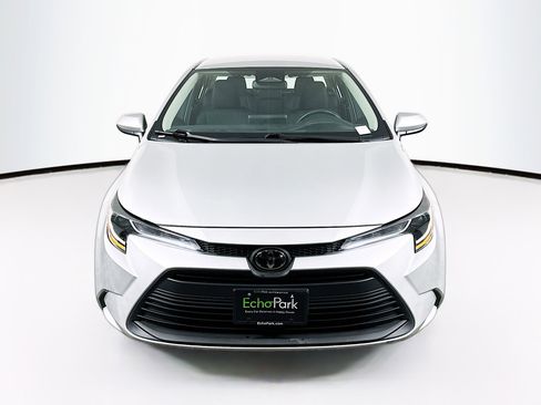 Used 2025 Toyota Corolla LE image 2