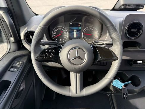 Used 2025 Mercedes-Benz Sprinter 2500 image 11