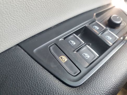 Used 2021 Volkswagen Tiguan SE R-Line FWD image 24