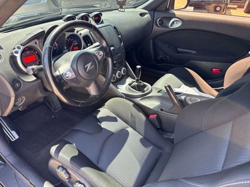Used 2014 Nissan 370Z Coupe RWD image 10