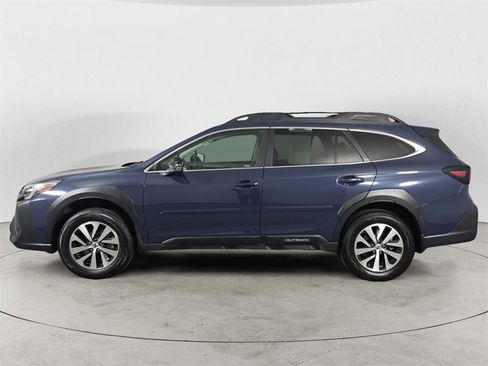 Used 2025 Subaru Outback Premium image 2