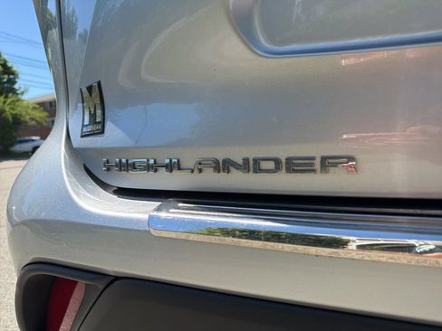 Used 2023 Toyota Highlander XLE w/ Protection Package #3 (TMS) AWD/4WD image 10