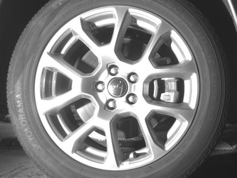 Used 2025 Jeep Compass Limited image 13