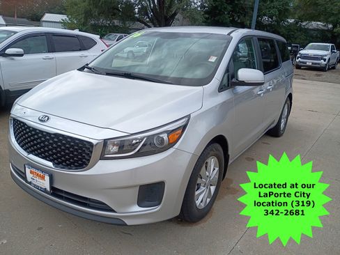 Used 2016 Kia Sedona L image 6