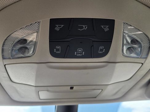 Used 2023 Chrysler Pacifica Touring-L FWD image 28