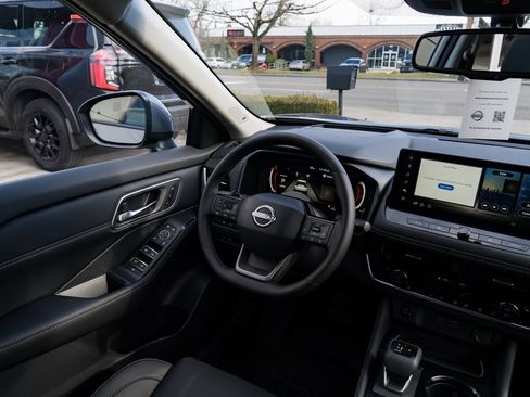 New 2026 Nissan Rogue Platinum image 11