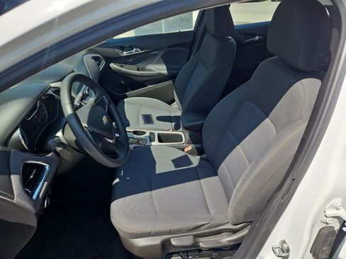 Used 2018 Chevrolet Cruze LS FWD image 17