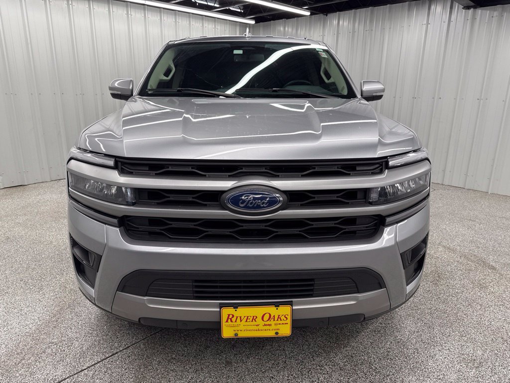 Used 2024 Ford Expedition XLT RWD image 2