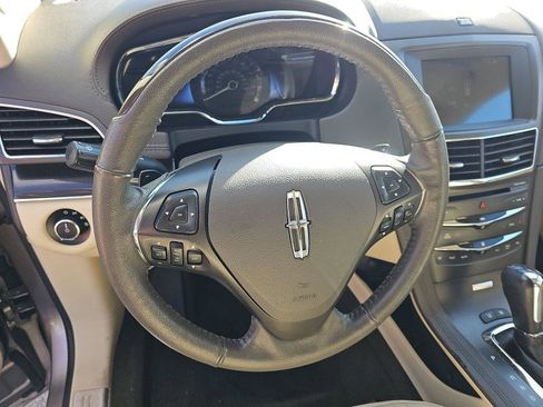 Used 2019 Lincoln MKT AWD image 9