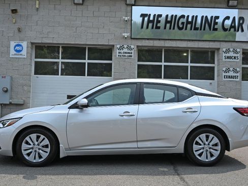 Used 2022 Nissan Sentra S FWD image 2