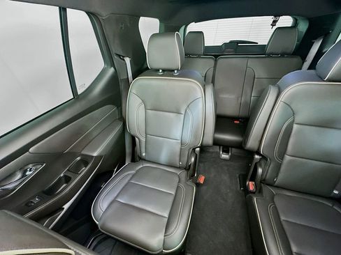 Used 2023 Chevrolet Traverse Premier image 12
