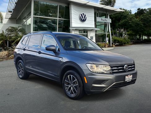 Used 2020 Volkswagen Tiguan SE image 3