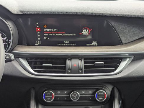 Used 2018 Alfa Romeo Stelvio Ti image 13