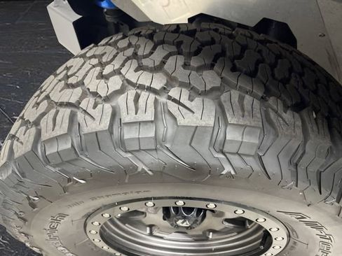 Used 2016 Jeep Wrangler Unlimited Rubicon w/ Connectivity Group image 29