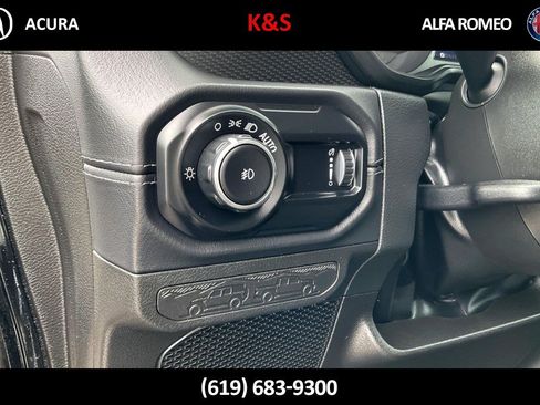 Used 2025 Jeep Wrangler Unlimited Rubicon AWD/4WD image 33