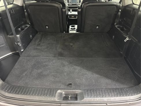 Used 2018 Toyota Highlander SE w/ Carpet Mat Package (TMS) AWD/4WD image 16