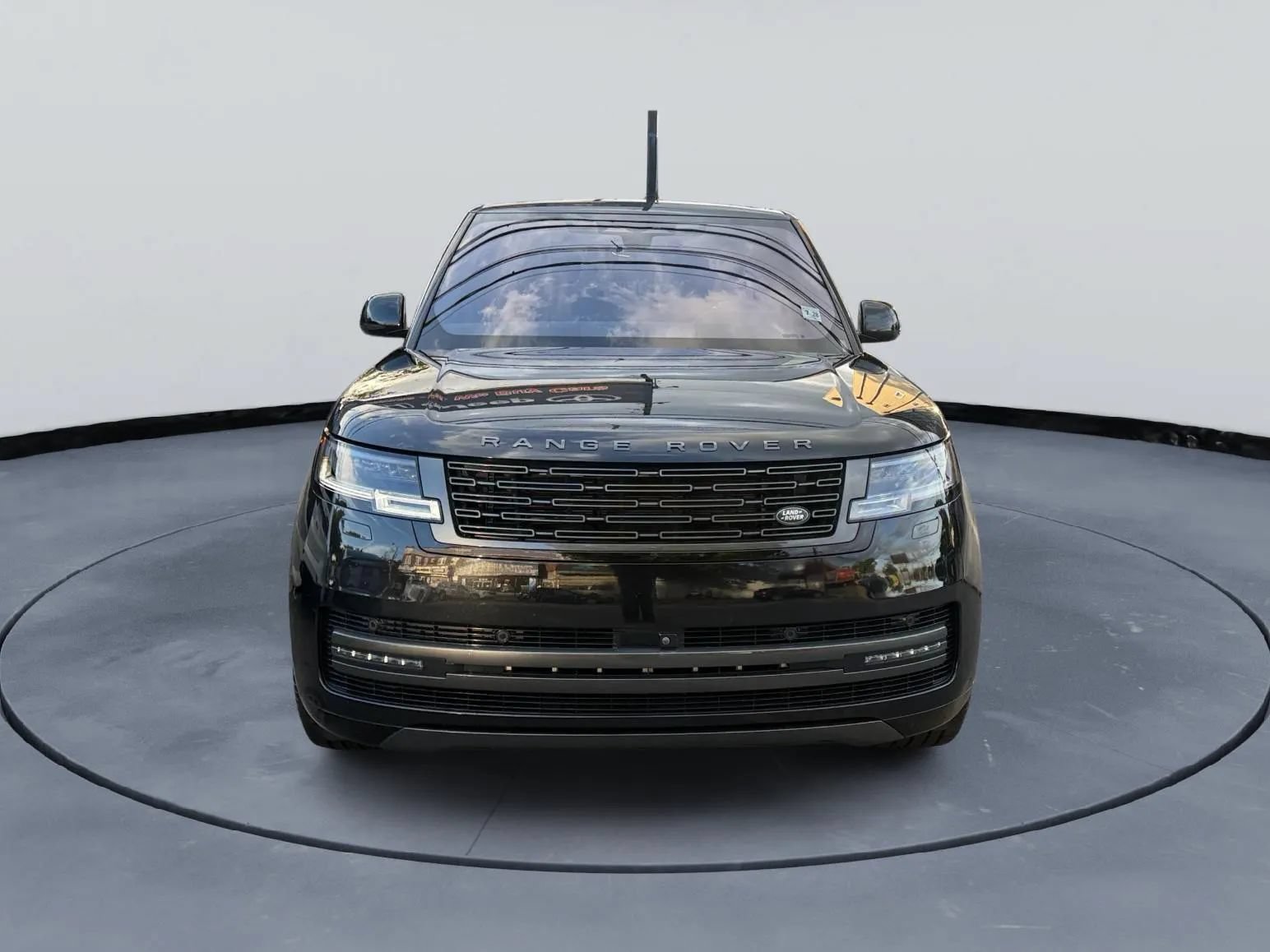 Used 2023 Land Rover Range Rover SE AWD/4WD image 1