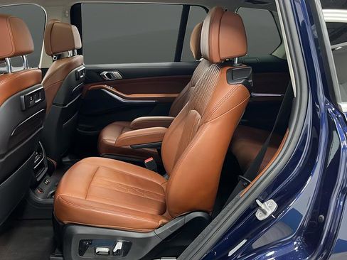 Used 2022 BMW X7 xDrive40i w/ Premium Package image 13