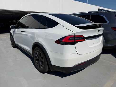 Used 2022 Tesla Model X Plaid image 3