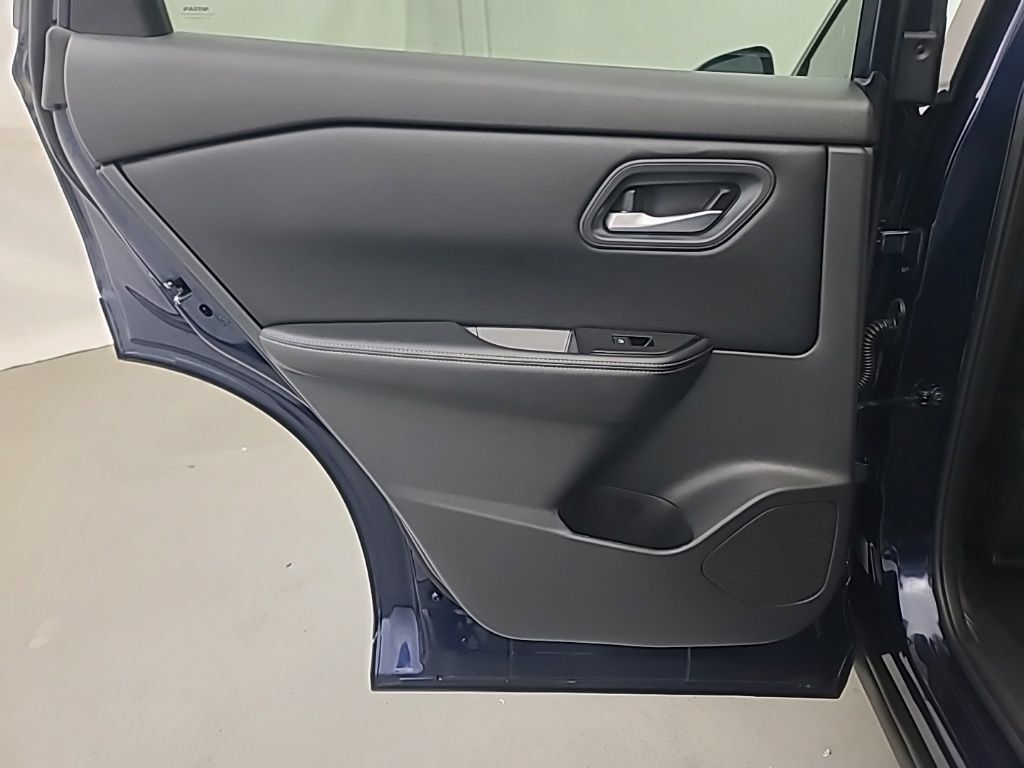 Used 2026 Nissan Rogue SV AWD/4WD image 18