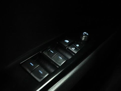 Used 2025 Toyota Camry SE image 28