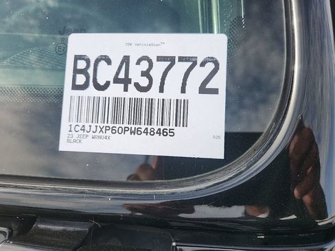 Used 2023 Jeep Wrangler Unlimited Sahara AWD/4WD image 5