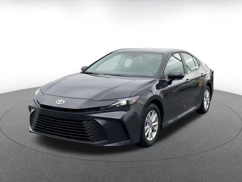 Used 2025 Toyota Camry LE image 7