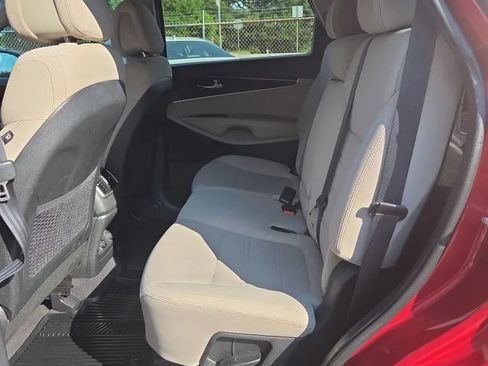 Used 2016 Kia Sorento FWD image 10