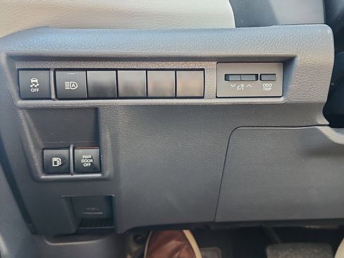 Used 2024 Toyota Sienna XLE image 20