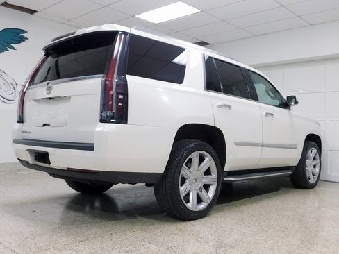 Used 2015 Cadillac Escalade Luxury image 7