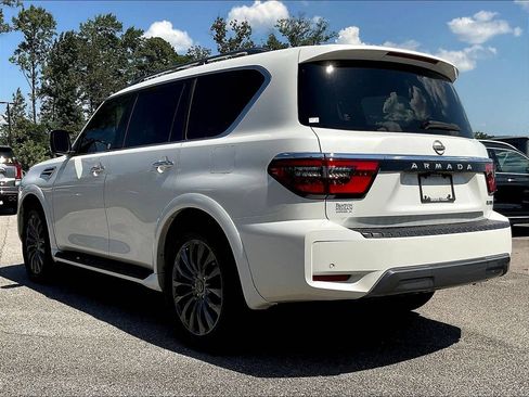 Used 2023 Nissan Armada Platinum w/ Captain's Chairs Package RWD image 3