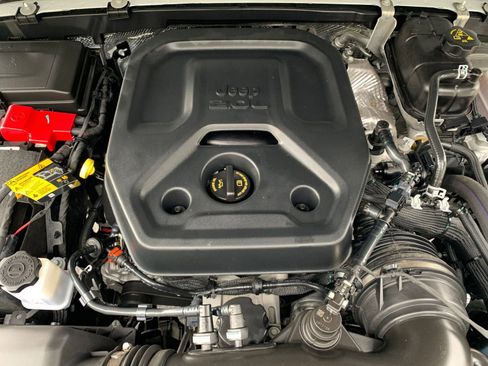 Used 2025 Jeep Wrangler Sahara image 31