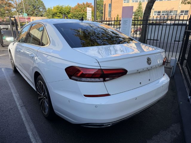 Certified 2022 Volkswagen Passat 2.0T FWD image 5