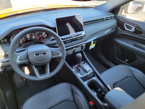 New 2026 Jeep Compass Latitude image 18