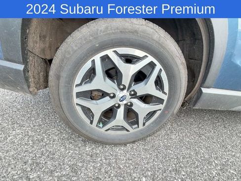 Used 2024 Subaru Forester Premium AWD/4WD image 9