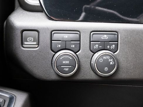 Used 2024 Chevrolet Silverado 3500 LT image 9