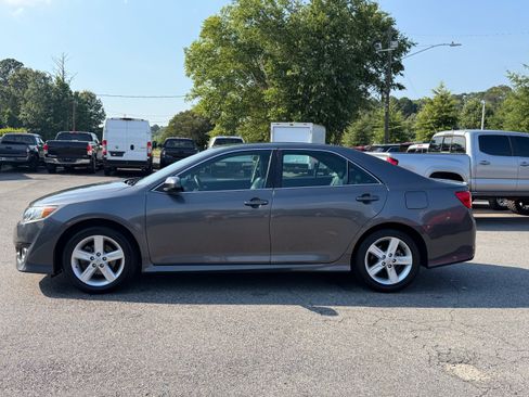 Used 2014 Toyota Camry SE FWD image 10