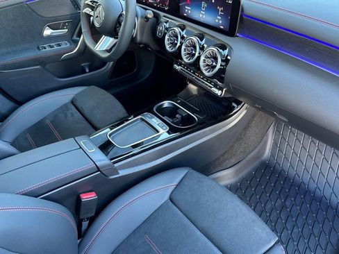 Used 2025 Mercedes-Benz CLA 250 4MATIC image 28