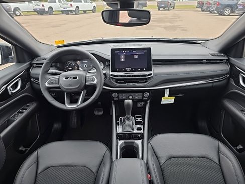 New 2026 Jeep Compass Latitude image 16