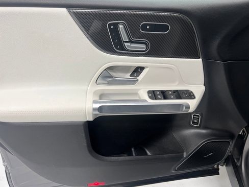 Used 2021 Mercedes-Benz GLB 250 4MATIC image 18